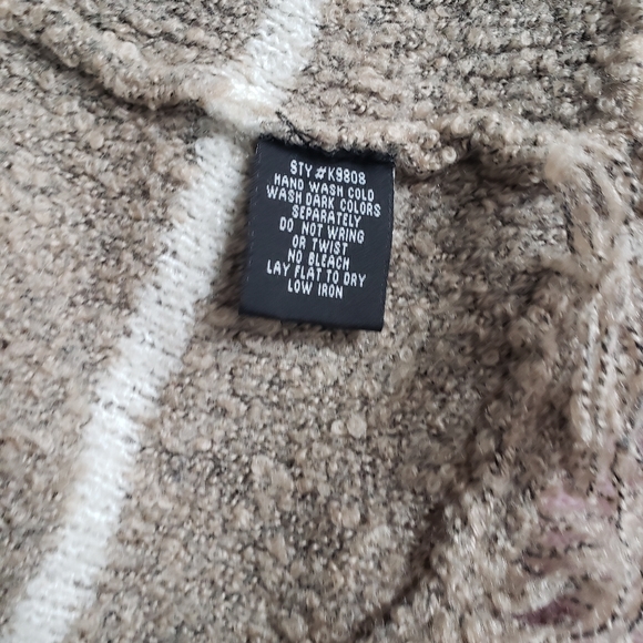 Georgeous Poncho Shawl 0/S - Picture 6 of 6